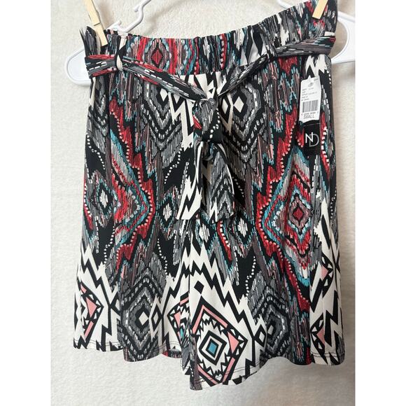 BN #12 New Directions Women’s Shorts - Size Small (NWT) - Picture 3 of 3